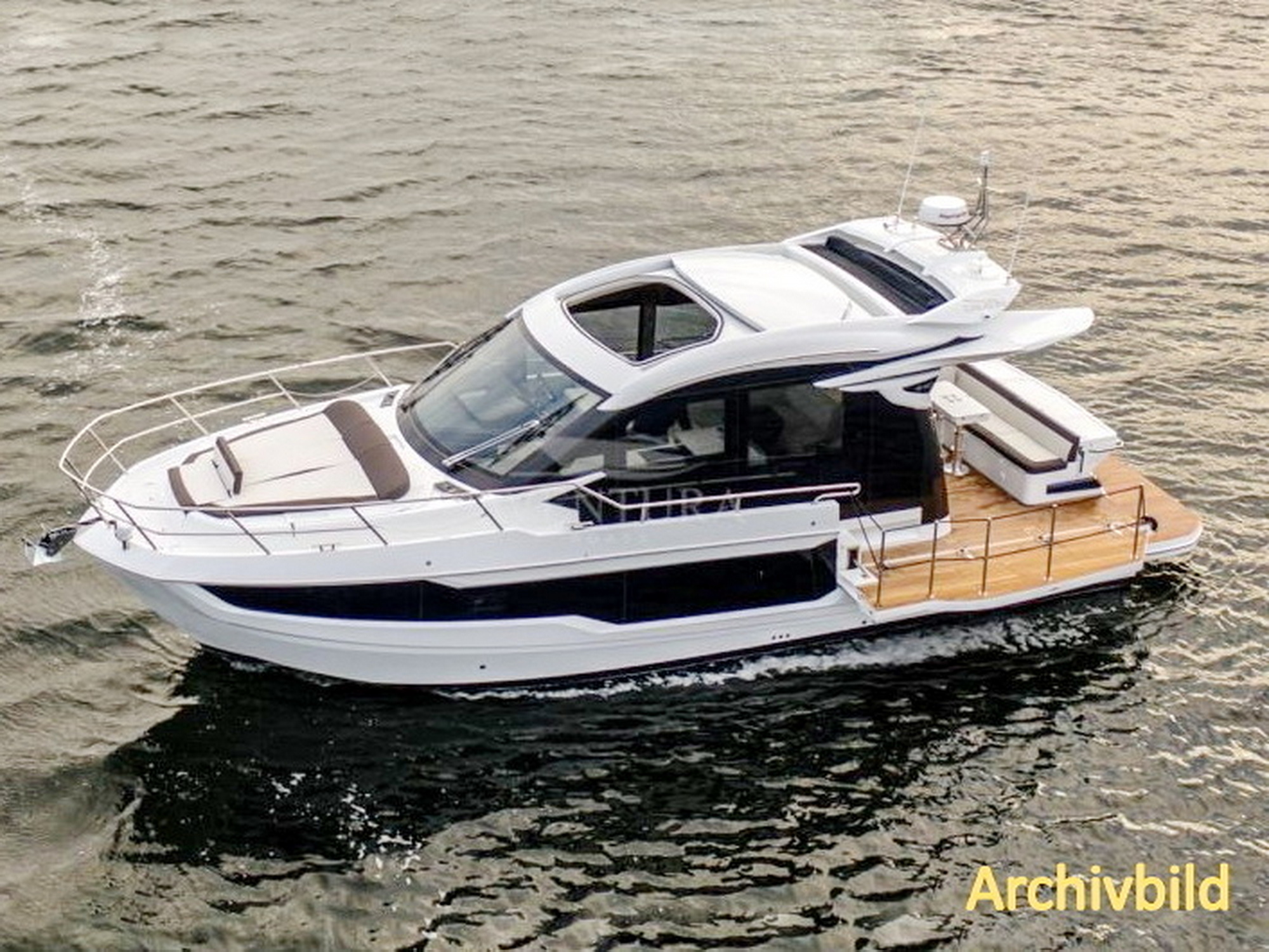 Galeon 410 HTC Motoryacht kaufen - HW Bootcenter - Bild 1