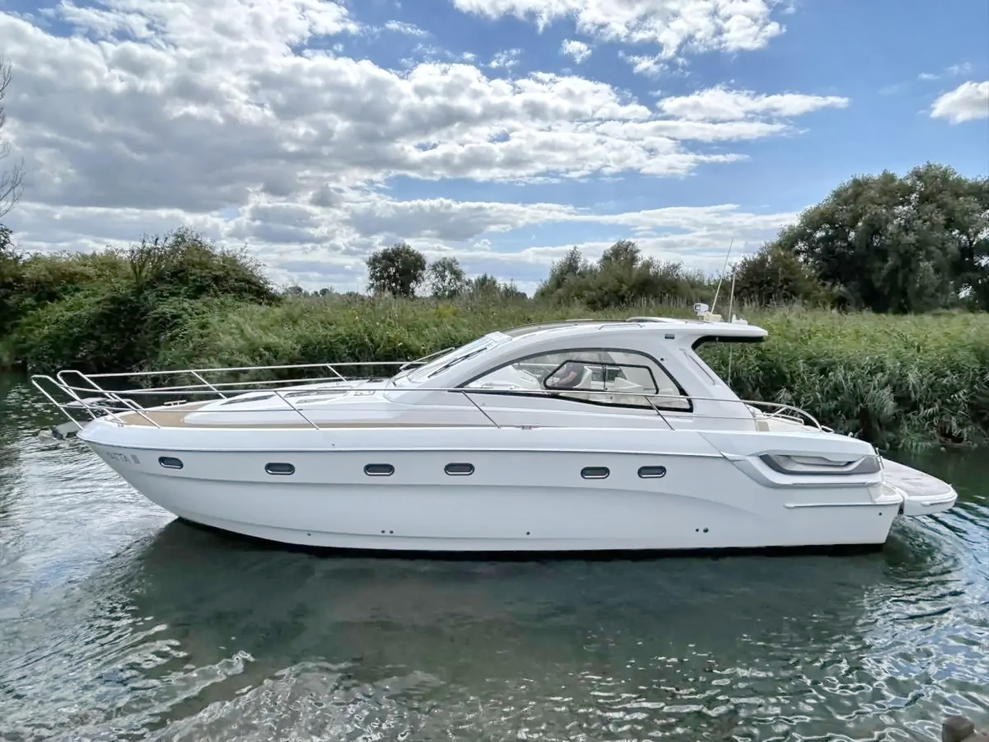 Bavaria 43 HT Motoryacht kaufen - HW Bootcenter - Bild 1