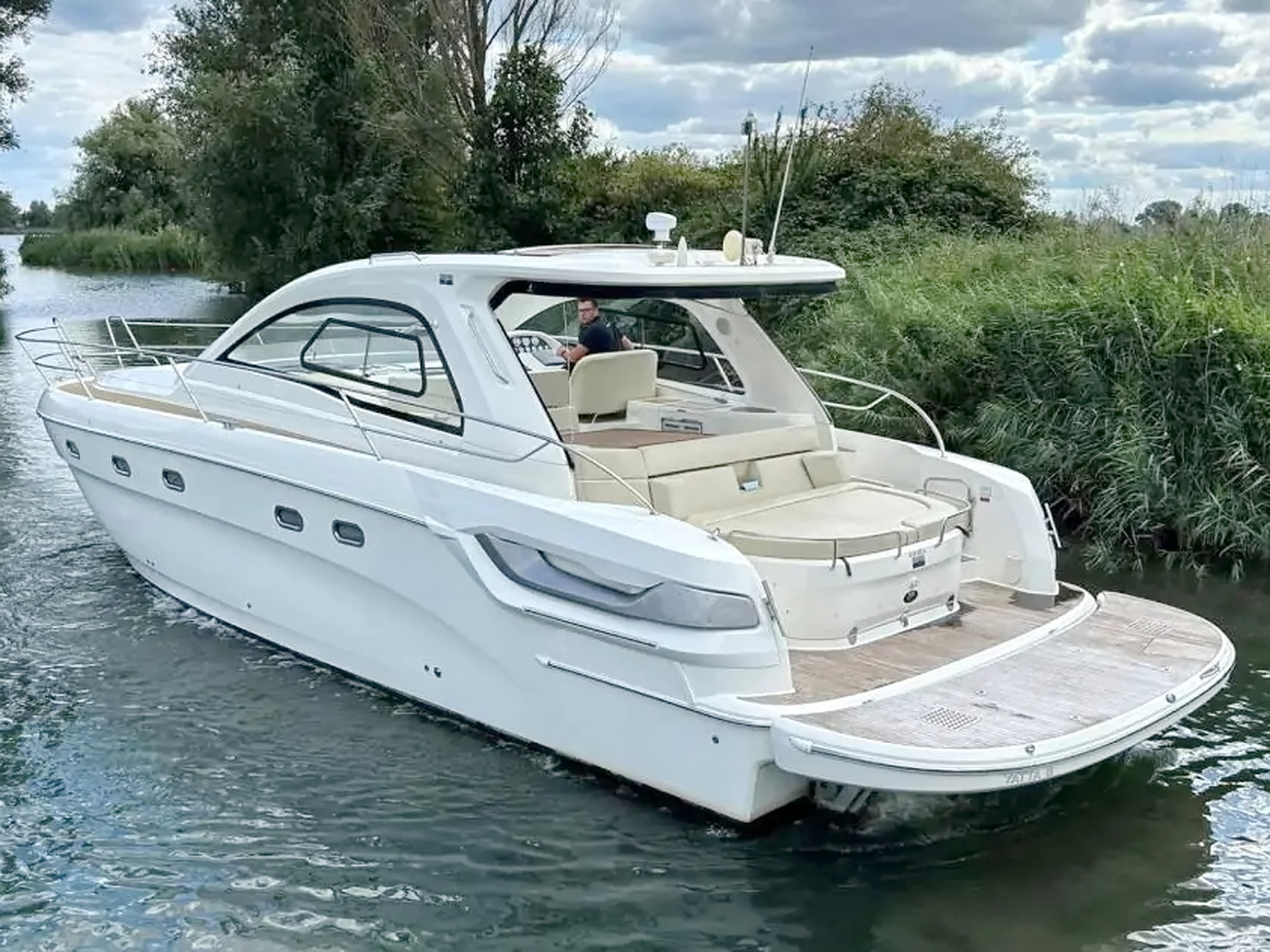 Bavaria 43 HT Motoryacht kaufen - HW Bootcenter - Bild 2
