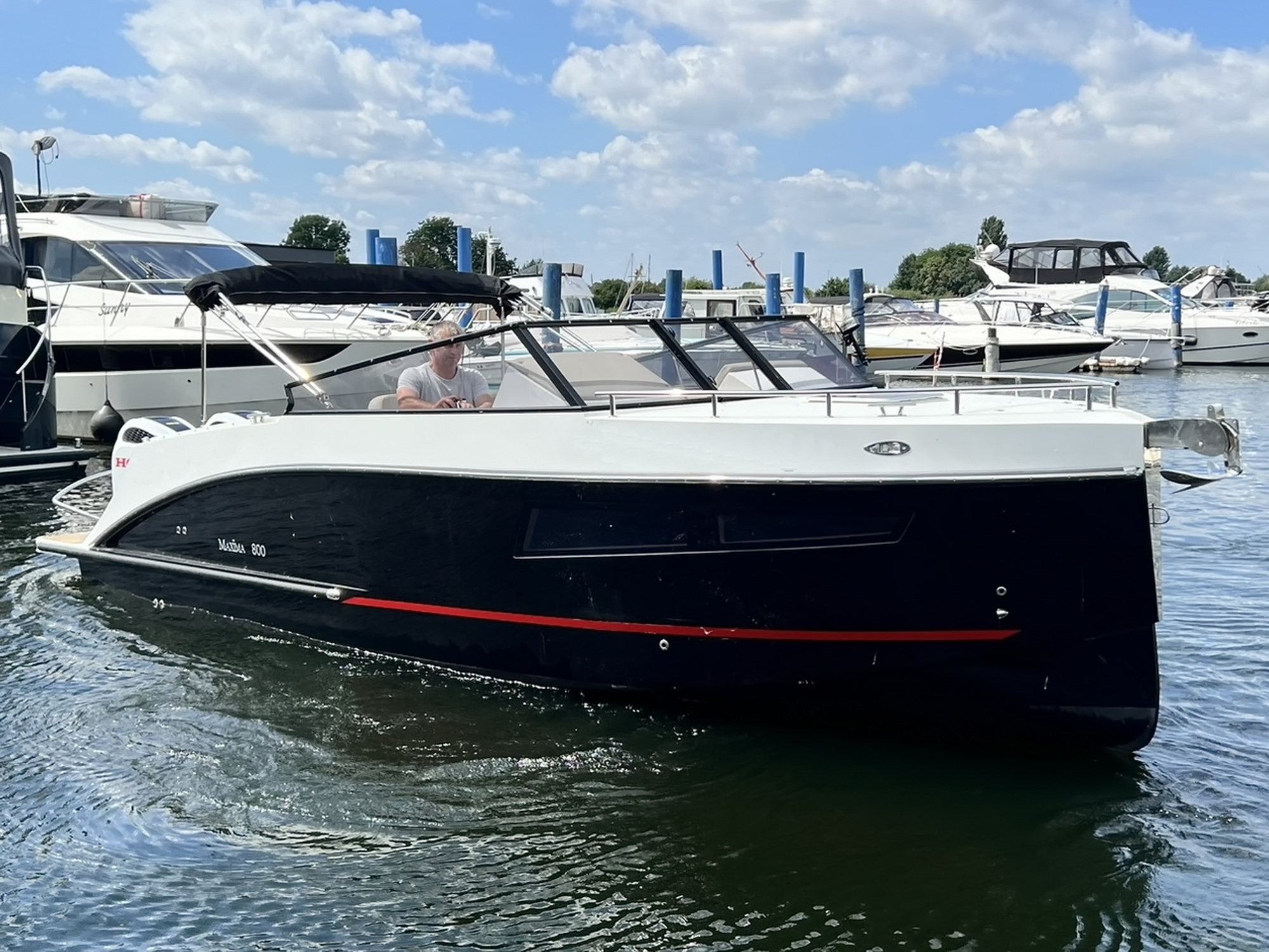 Maxima 800 Cabin Motoryacht kaufen - HW Bootcenter - Bild 1