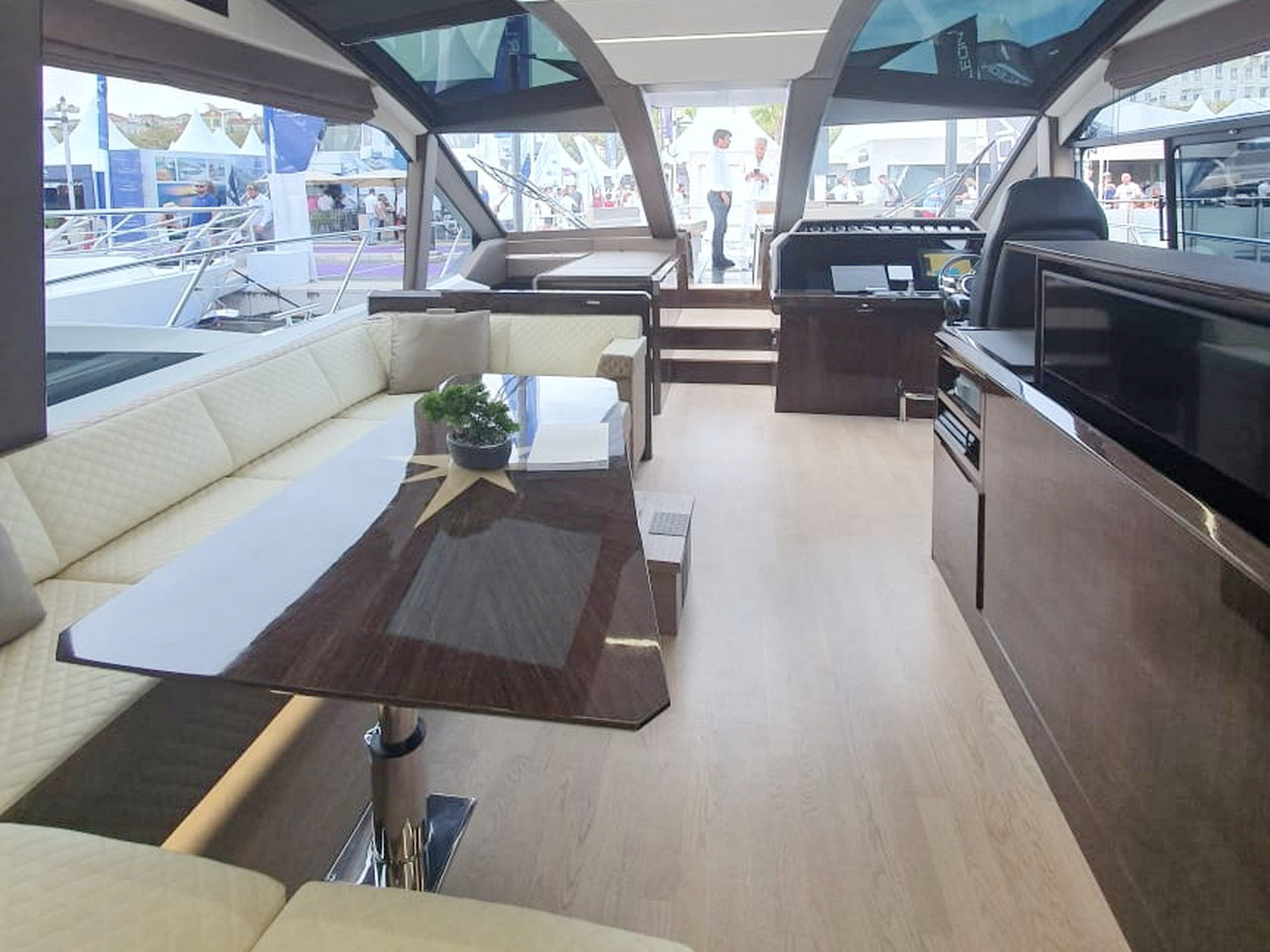 Galeon 640 Fly Motoryacht kaufen - HW Bootcenter - Bild 3