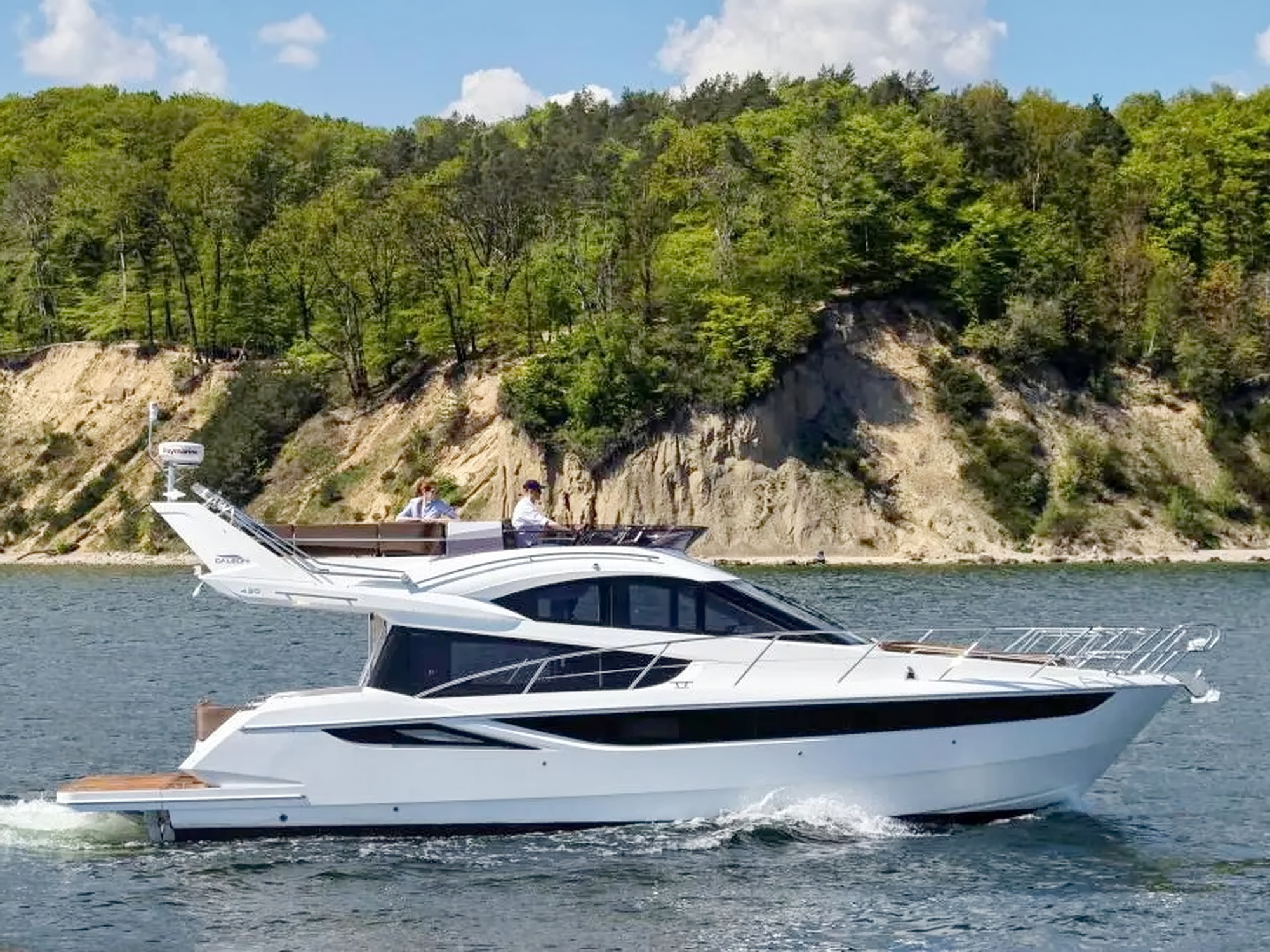 Galeon 420 Fly Motoryacht kaufen - HW Bootcenter - Bild 1